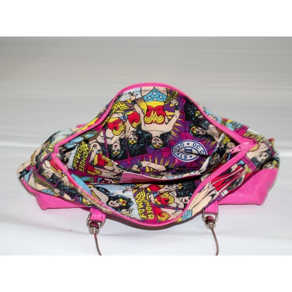 Custom Made One-of-a-Kind DC Comics Wonder Woman Top Handle Purse by Dee Tyson - Picture 3 of 6